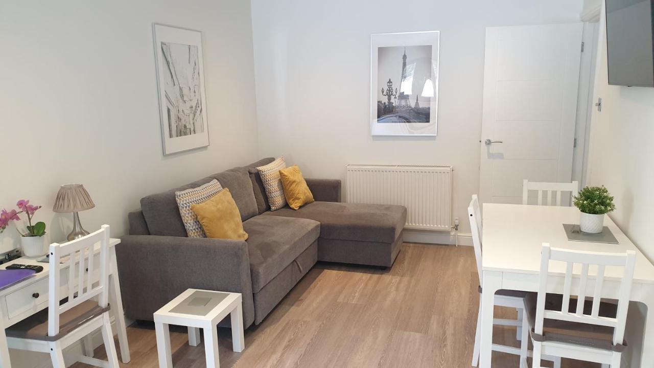 Large Modern Self Contained Apartment In Lymington Exterior foto