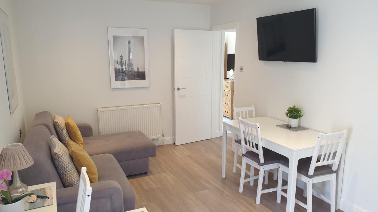 Large Modern Self Contained Apartment In Lymington Exterior foto